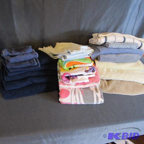 lot 180 image: Bath & Pool Towels
