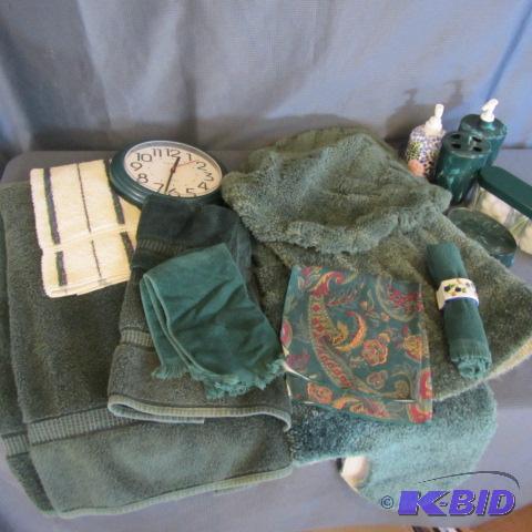 lot 198 image: Towels Rugs, Accessories