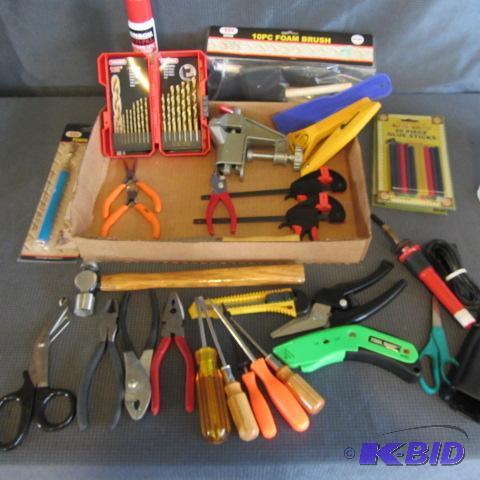 lot 210 image: Handicraft Tools