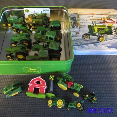 lot 239 image: John Deere Tractors, Ornaments