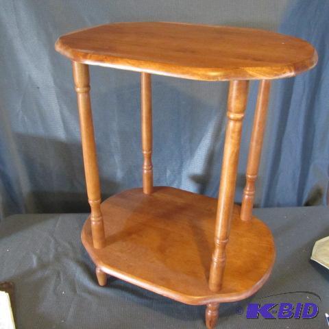 lot 24 image: Vintage Occasional Table