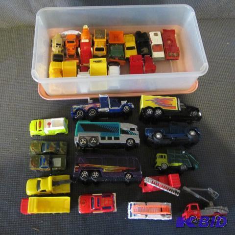 lot 246 image: Trucks, Emergency Vehicles