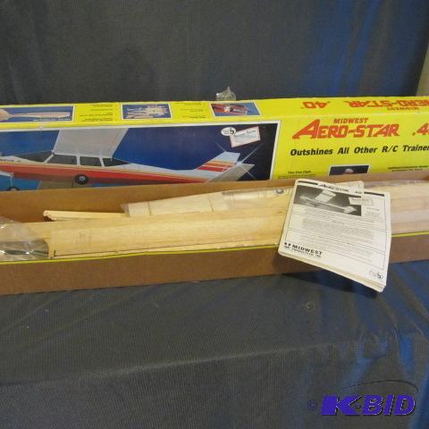 lot 251 image: Model Airplane Kit