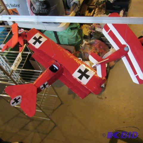 lot 252 image: Model & Wooden Airplanes