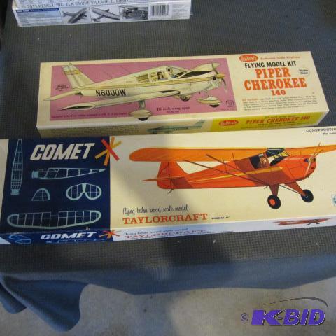 lot 258 image: Comet & Piper Model Plane Kits
