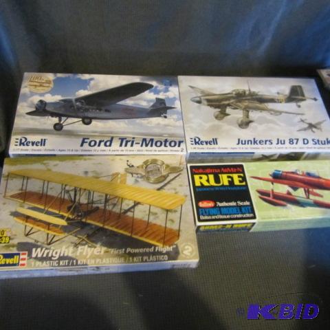 lot 259 image: Plastic Plane Models, Kit