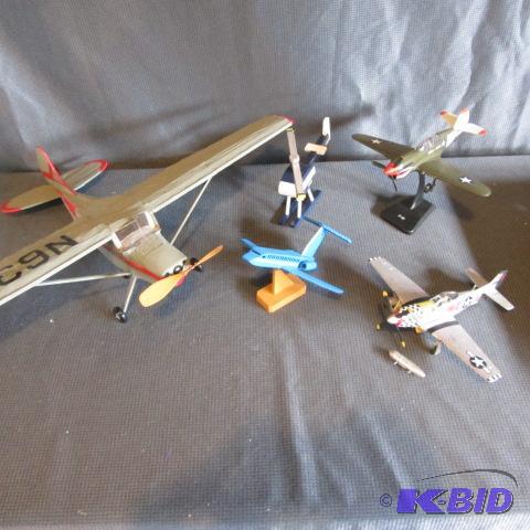 lot 265 image: Model Airplanes