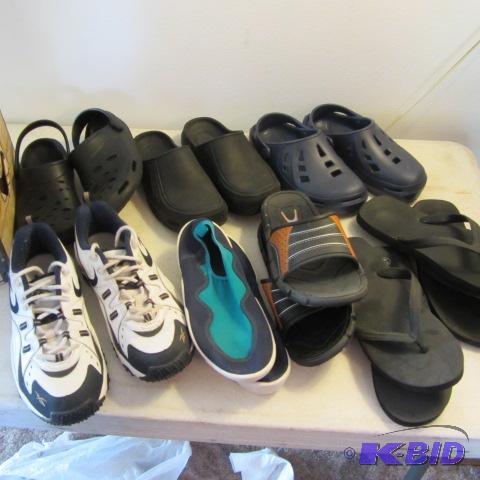 lot 315 image: Reebok, Garden Shoes, Flip Flops