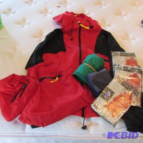 lot 370 image: Marlboro Rain Suit, Ponchos