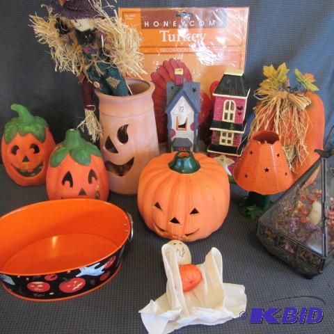 lot 38 image: Halloween & Thanksgiving Decor