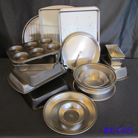 lot 48 image: Baking Pans