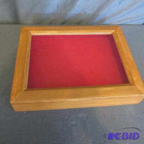 lot 53 image: Small Showcase