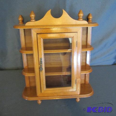 lot 64 image: Miniatures Display Shelf