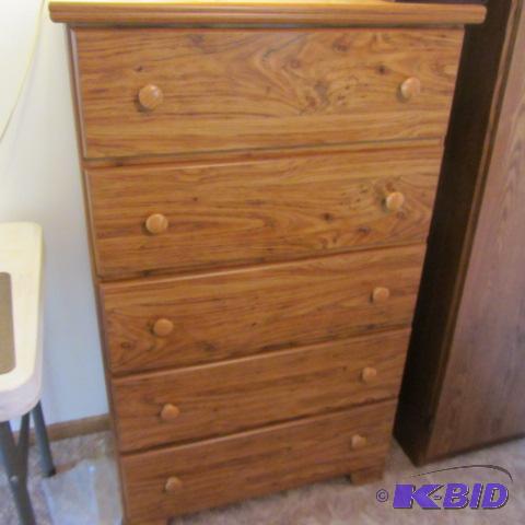 lot 7 image: Dresser