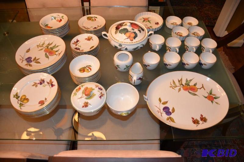 lot 11 image: Set of Royal Worcester England fine china, se...
