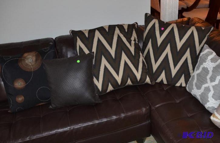 lot 1A image: 4 Pillows that match the sectional...
