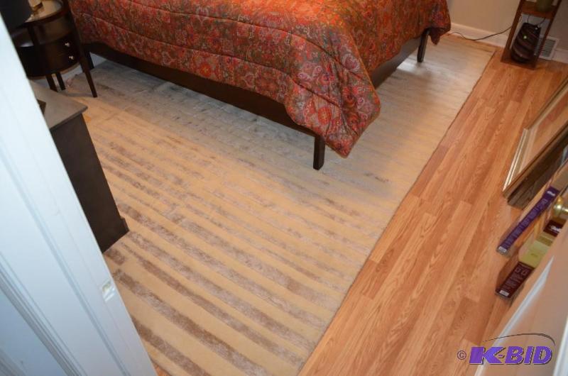 lot 23 image: Large area rug103X138", it almost fills ...
