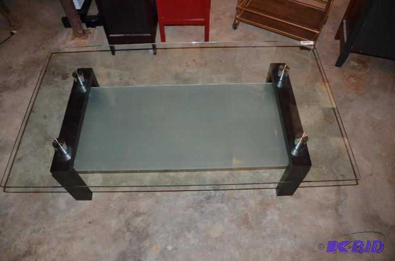 lot 32 image: Contemporary glass coffee table with a storag...