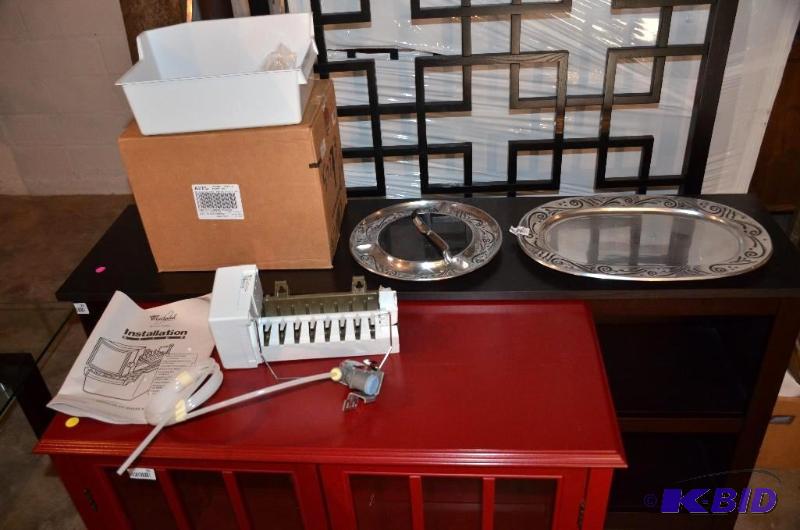 lot 36 image: New Ice maker in box , &nbspsilver colored s...