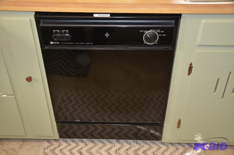 lot 4 image: Maytag Jet clean dishwasher , currently in us...