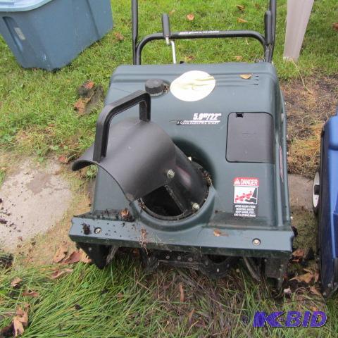 lot 2 image: B&S Snow Blower