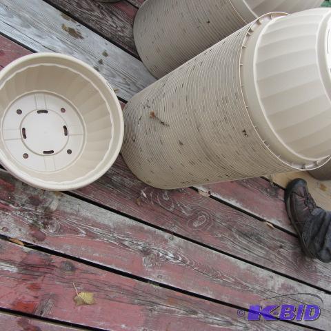 lot 205 image: Plastic Planter Pots