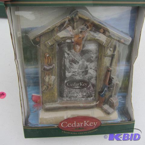 lot 246 image: Hunting Theme Photo Frames