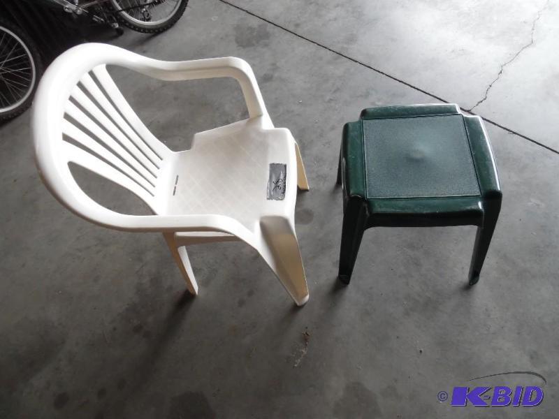 Outdoor Table and Chair
