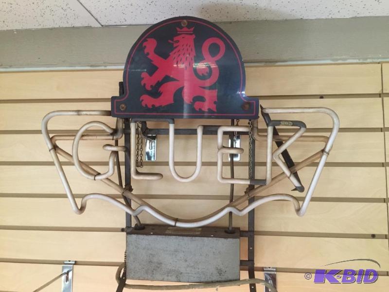 lot 12 image: Gluek Neon Beer Sign