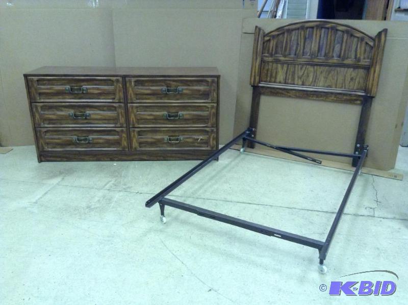 lot 22 image: Twin Bed & Dresser