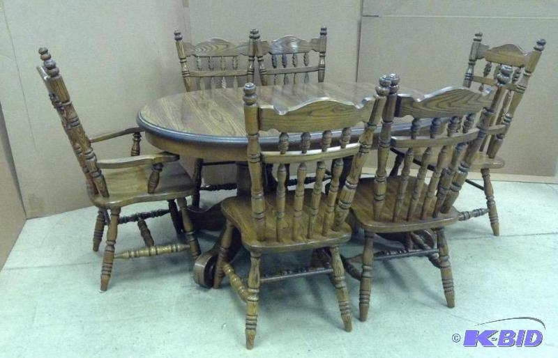 lot 25 image: Dining Table w 6 Chairs