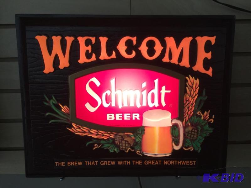 lot 3 image: Welcome Schmidt Beer Light Up Sign