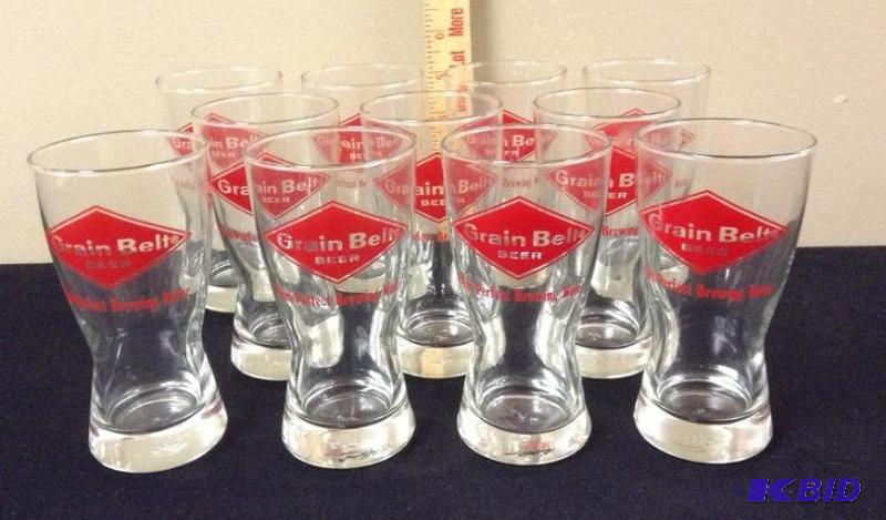 lot 33 image: 11 Grain Belt Beer Glasses