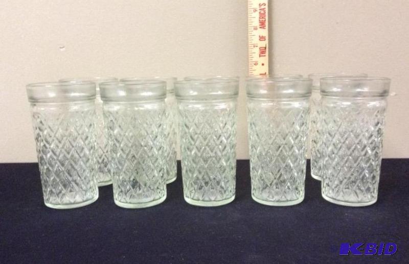 lot 36 image: 10 Bar Glasses