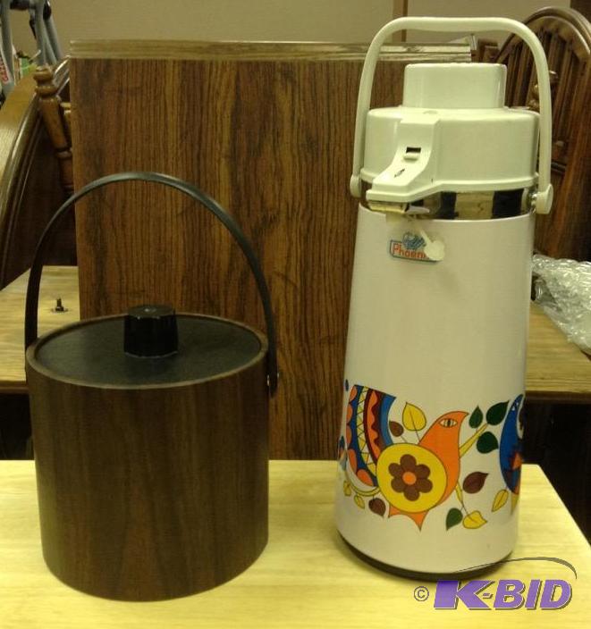 lot 67 image: Vintage Ice Bucket & Air Pot