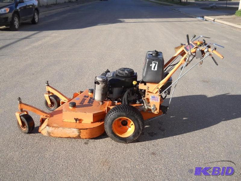 Scag Commercial Lawn Mower. Hydrostatic. 15 HP. 36. Runs.