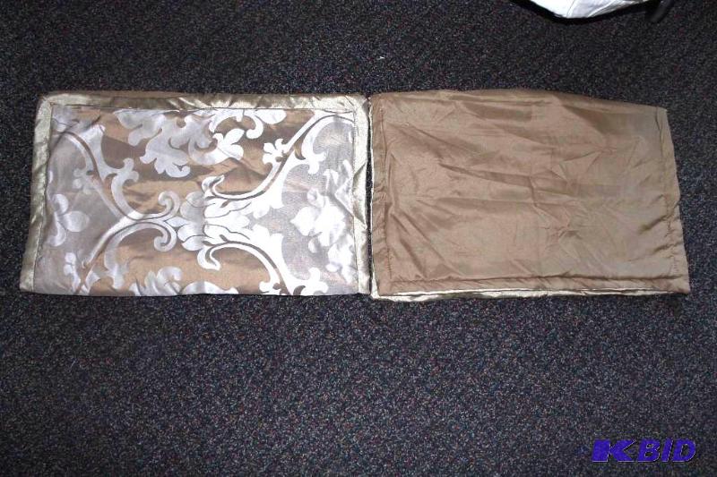 2 Pillow Shams