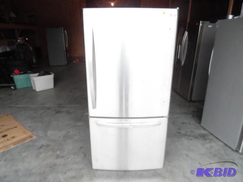 lot 5 image: LG Bottom Freezer Refrigerator - 34.3 - 22.4 cu ft - Stainless Steel