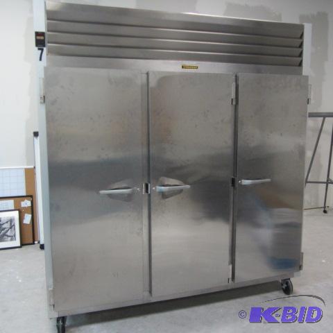 lot 3 image: Traulson Commercial Refrigerator