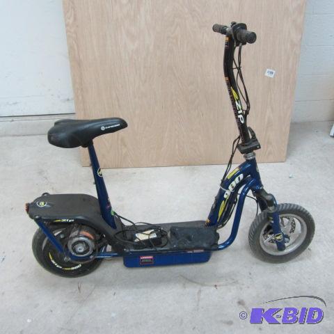 lot 7 image: Zoom Electric Scooter