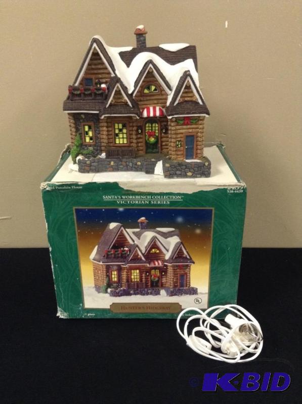 lot 113 image: Santas Workshop Collection - Hunters Hideaway House