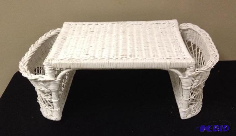 lot 20 image: Vintage White Wicker Lap Tray