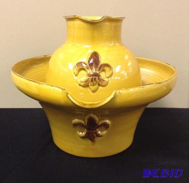 lot 23 image: Lovely Pitcher and Basin - Italy