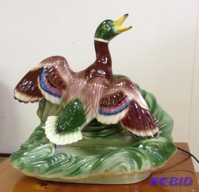 lot 31 image: Vintage Mallard TV Lamp with Planter