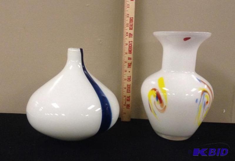 lot 36 image: Two Lovely Art Glass Vases