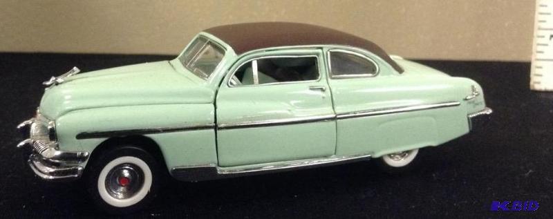 lot 53 image: 1951 Mercury Monterey 143 Scale by The Franklin Mint