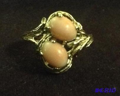 lot 57 image: Beautiful Womens Coral and 14k Ring