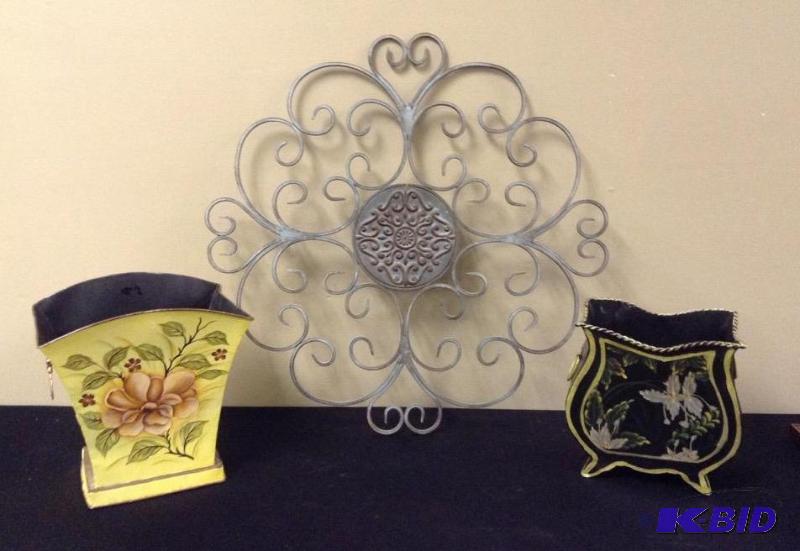 lot 6 image: Metal Home Decor Items