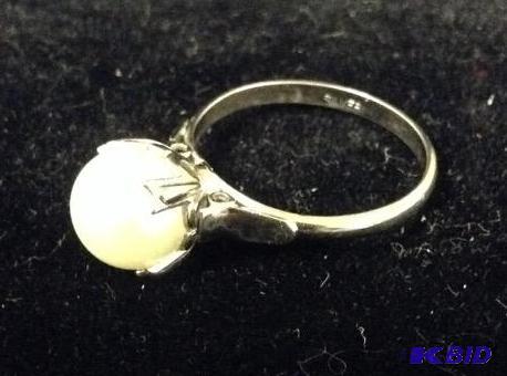 lot 65 image: Large Natural Pearl Ring in Silver