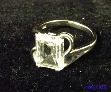 lot 67 image: 10k White Gold Ring with Large Clear Stone
